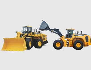 کوماتسو WA900-8 در مقابل هیوندای HL980؛ کدام‌ یک بهتر است؟